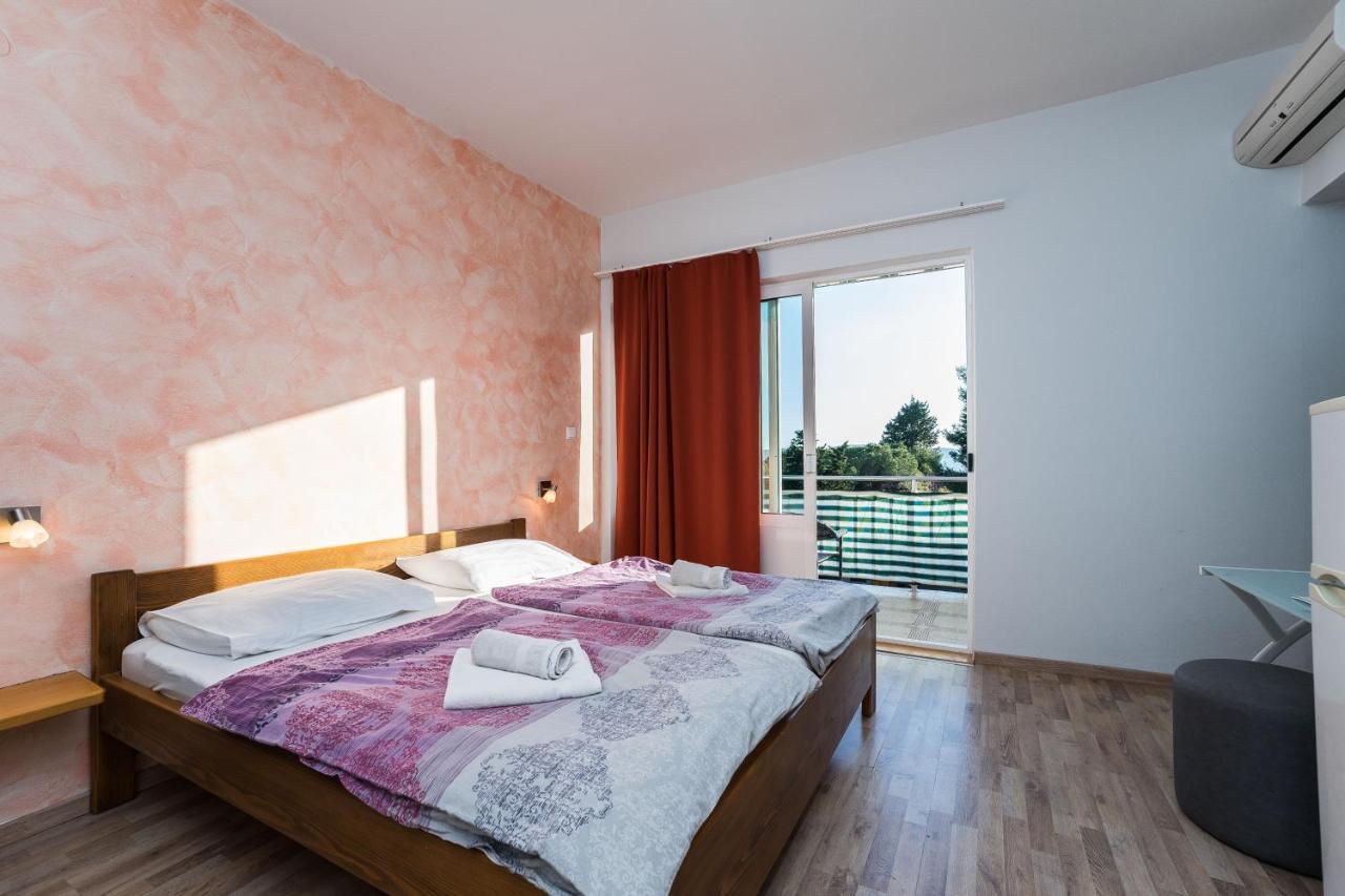 Guest House Malenica Sukosan Ngoại thất bức ảnh