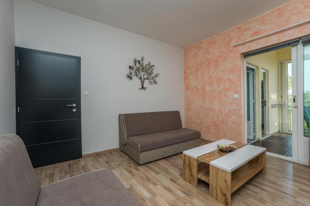 Guest House Malenica Sukosan Ngoại thất bức ảnh