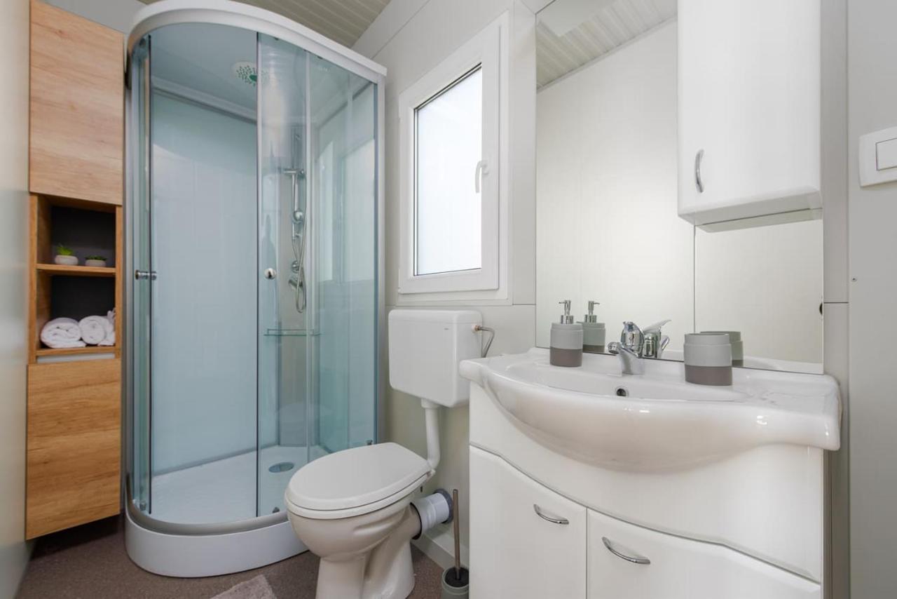 Guest House Malenica Sukosan Ngoại thất bức ảnh